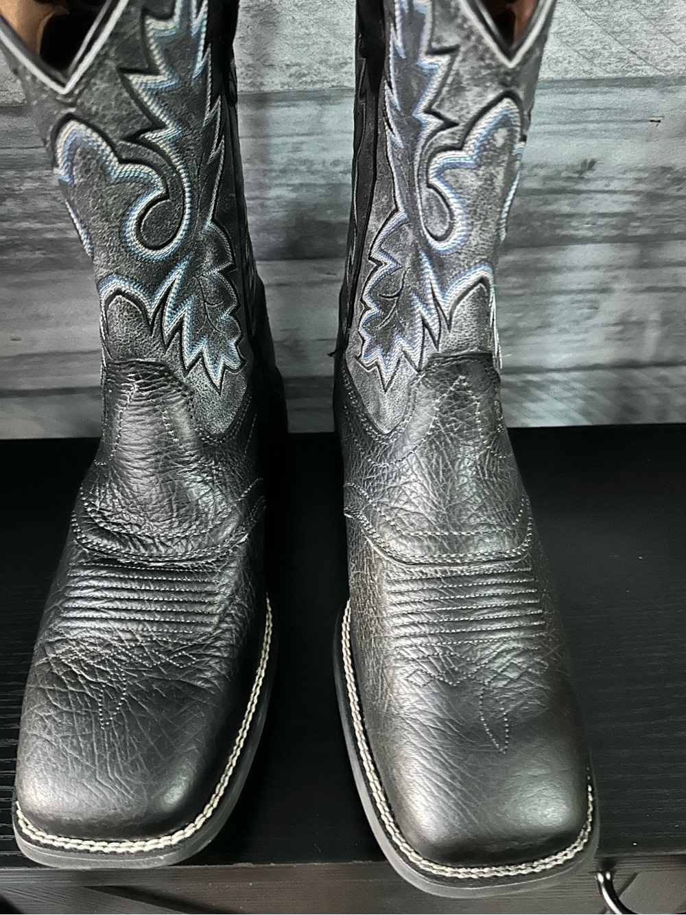NEW- Cody James Men's Black Western Cowboy Boots with Blue Stitching- men’s 10